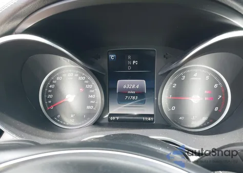 2017 Mercedes-Benz C 300 4Matic/Luxury 4Matic/Sport 4Matic z USA, uszkodzony, nr VIN 55SWF4KB2HU223960